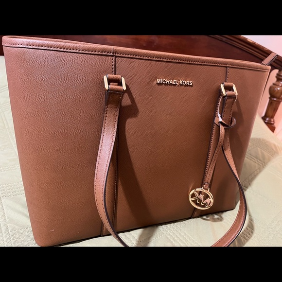New w/o tags Michael Kors large tote brown saffiano leather - Picture 1 of 5